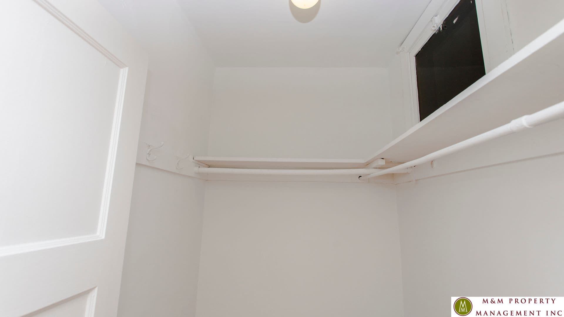 Oak Park Apartment: 255 S. Maple