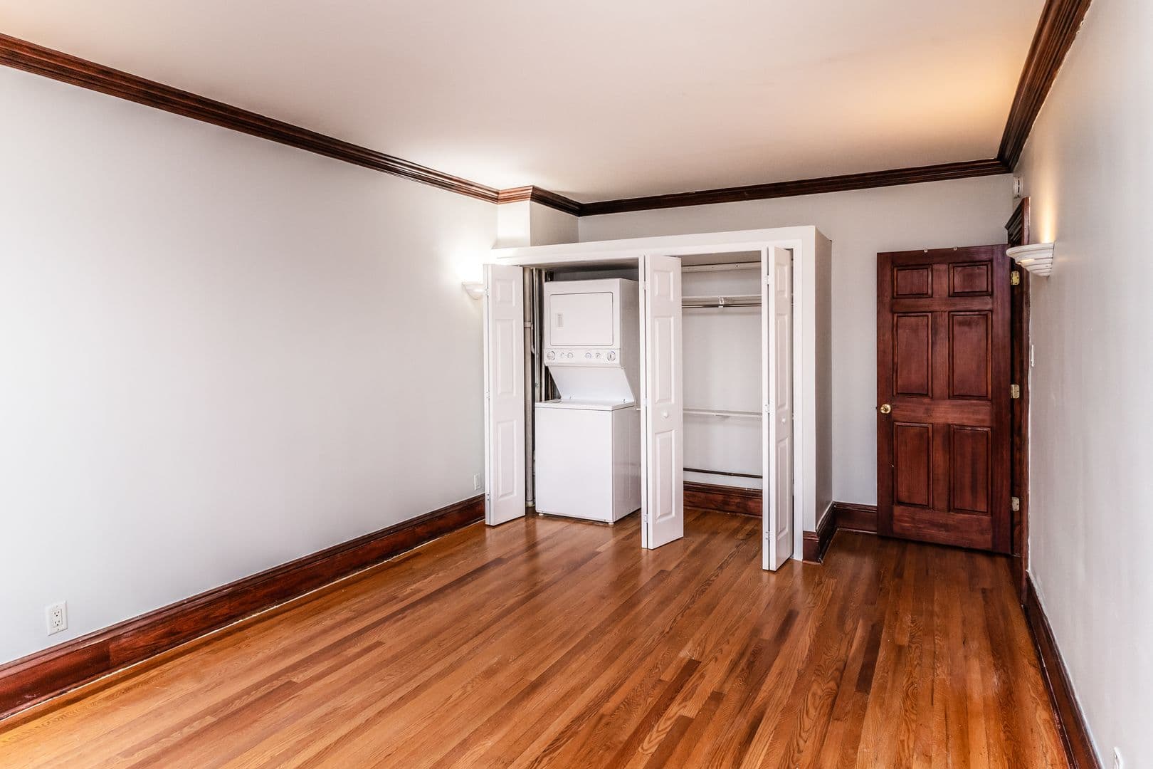 Oak Park Apartment: 628 Harrison