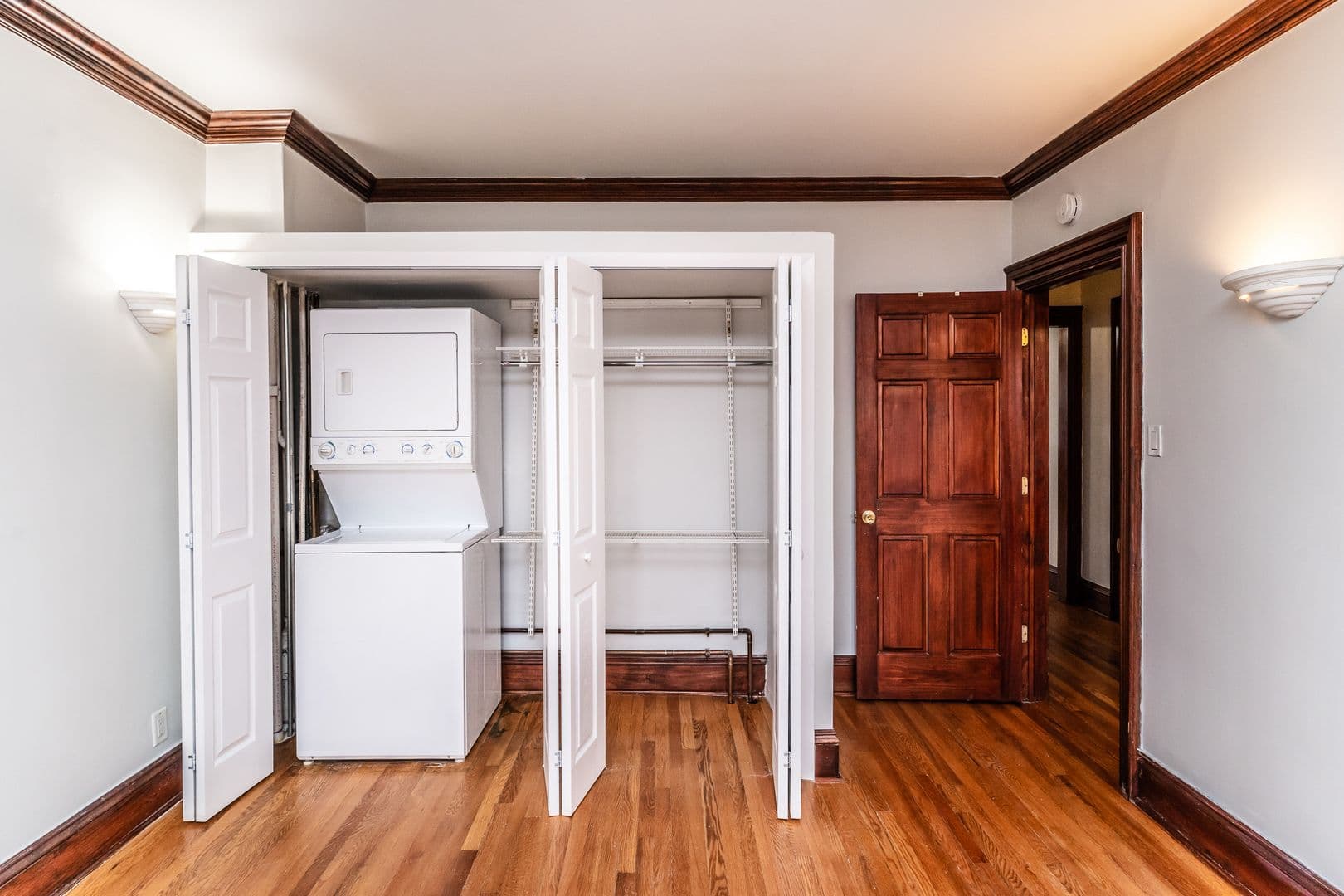 Oak Park Apartment: 628 Harrison