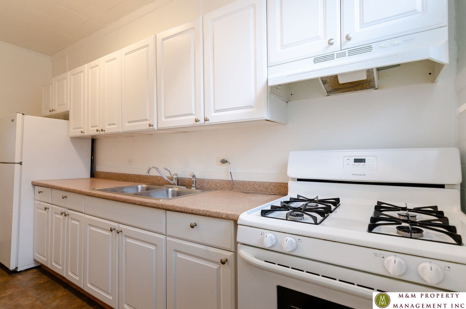 Oak Park Apartment: 944 S. Oak Park Avenue