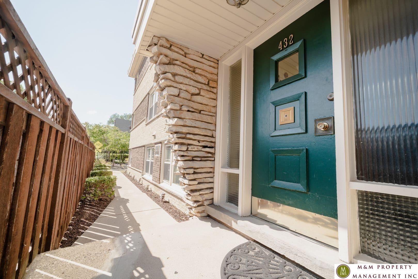 Oak Park Apartment: 432 Clinton