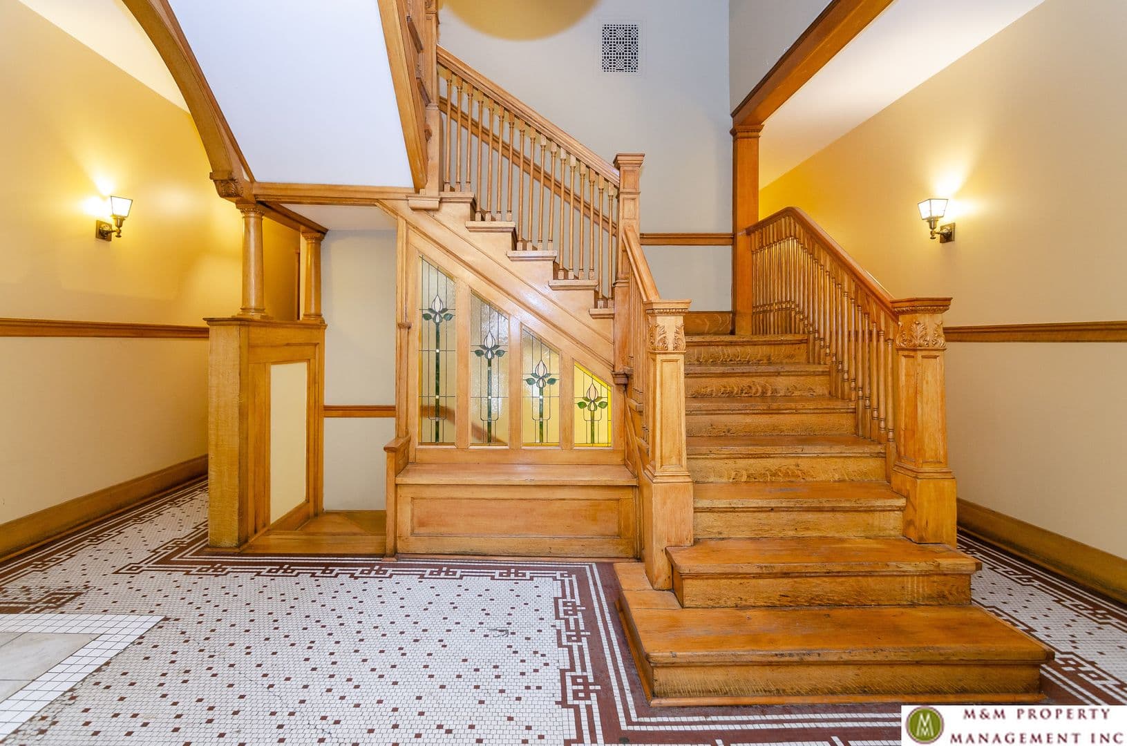 Oak Park Apartment: 112 Home Ave.