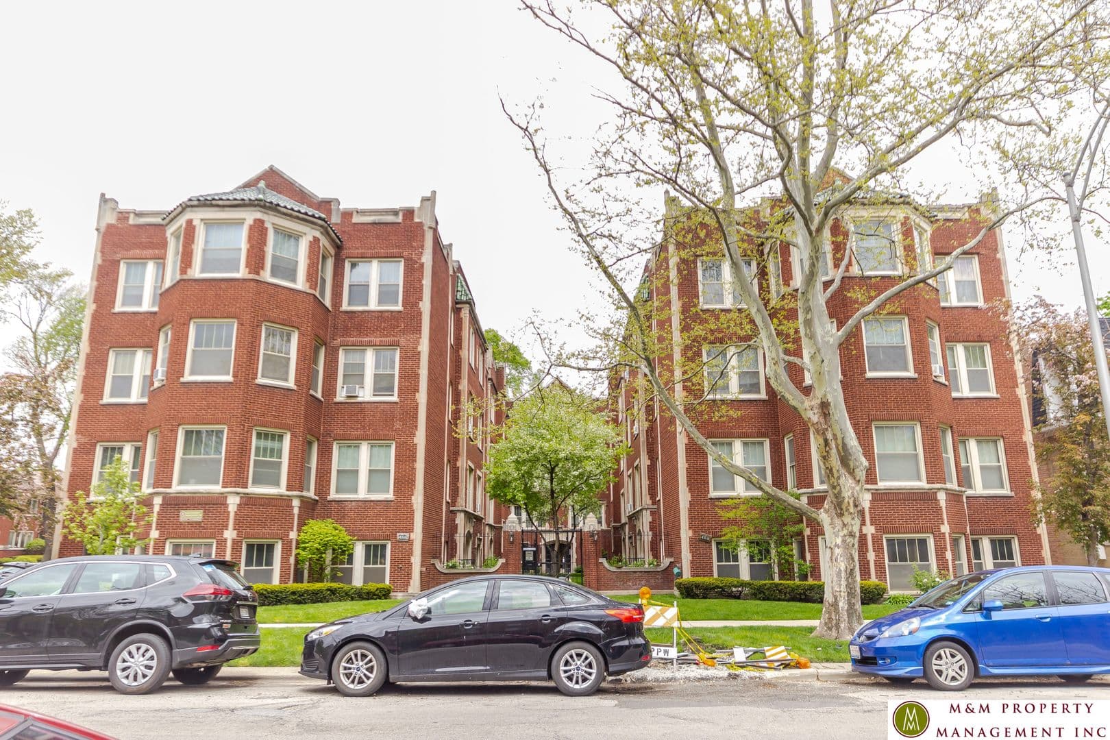 Oak Park Apartment: 458 Washington Blvd