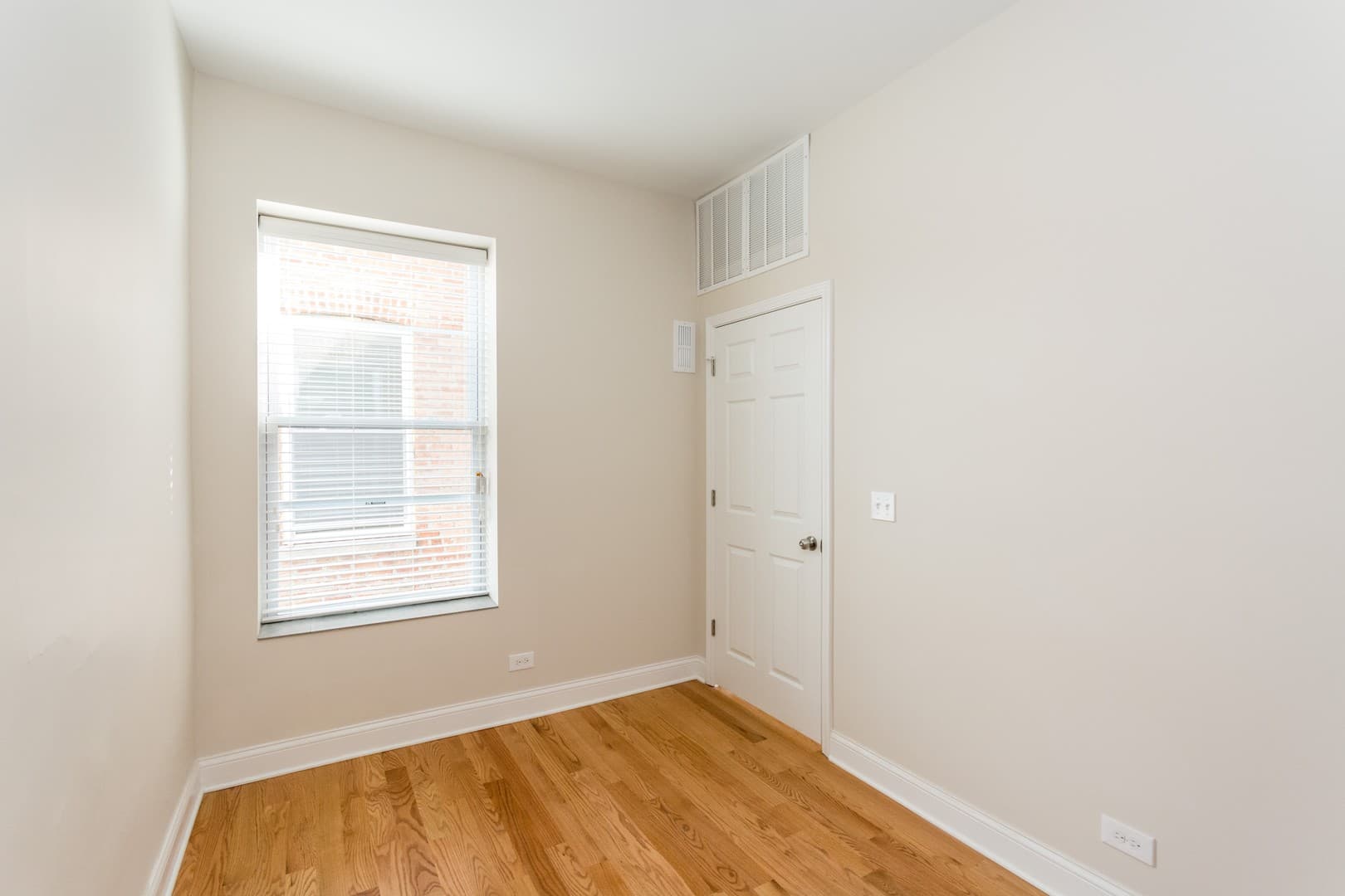 Chicago Apartment: 915 Aberdeen St