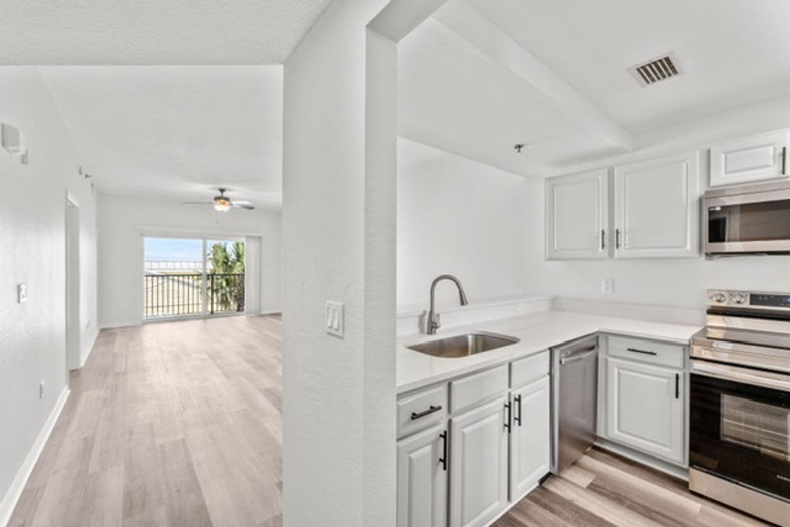 Daytona Beach Shores Apartment: 100 Browning Ave