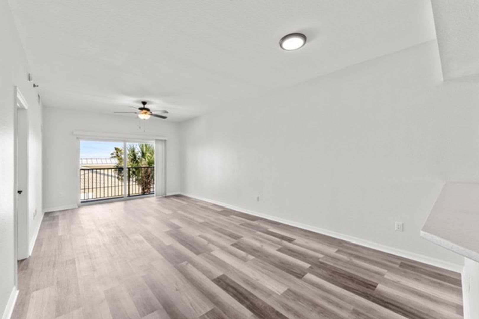 Daytona Beach Shores Apartment: 100 Browning Ave