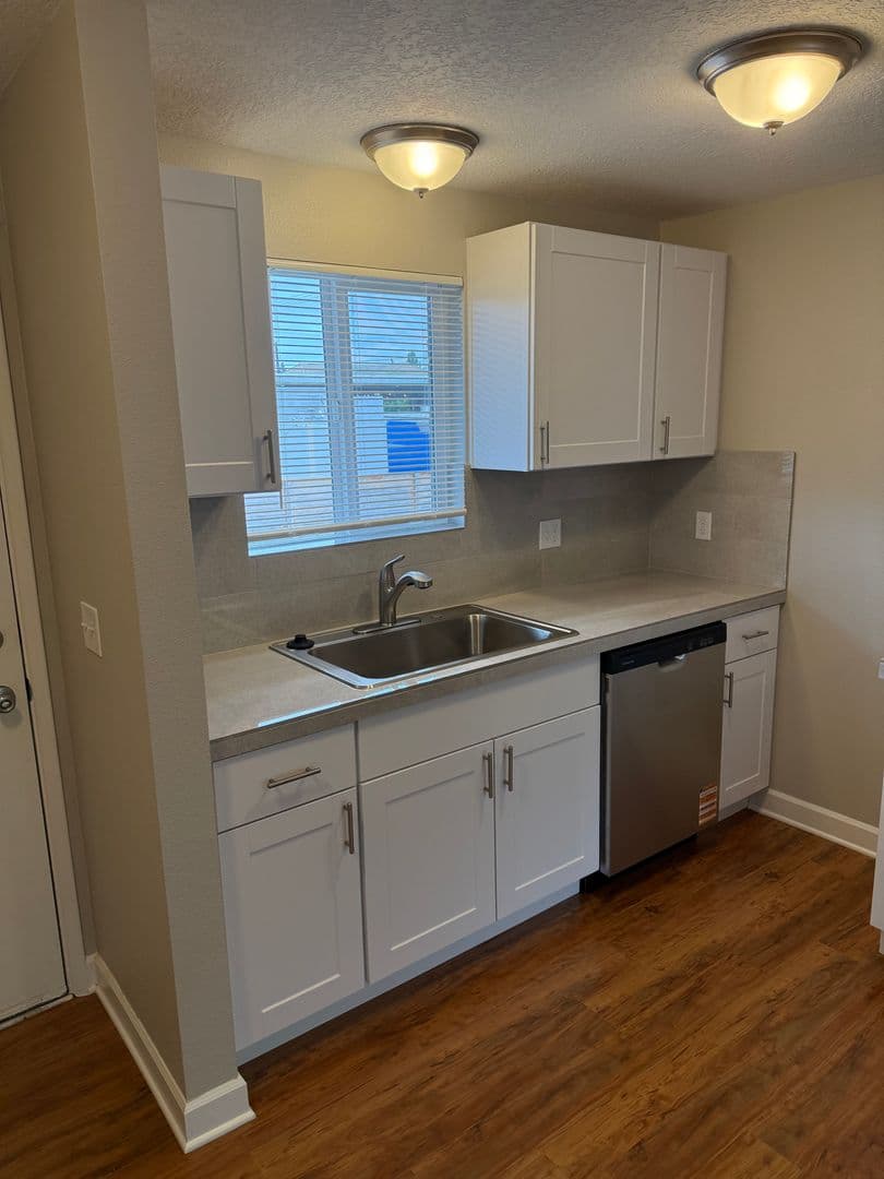 McMinnville Apartment: 605 NW Adams St.