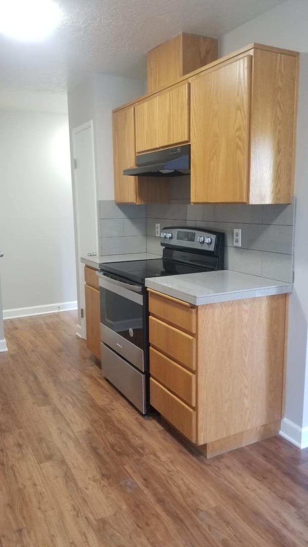 McMinnville Apartment: 550 SW Edmunston St.