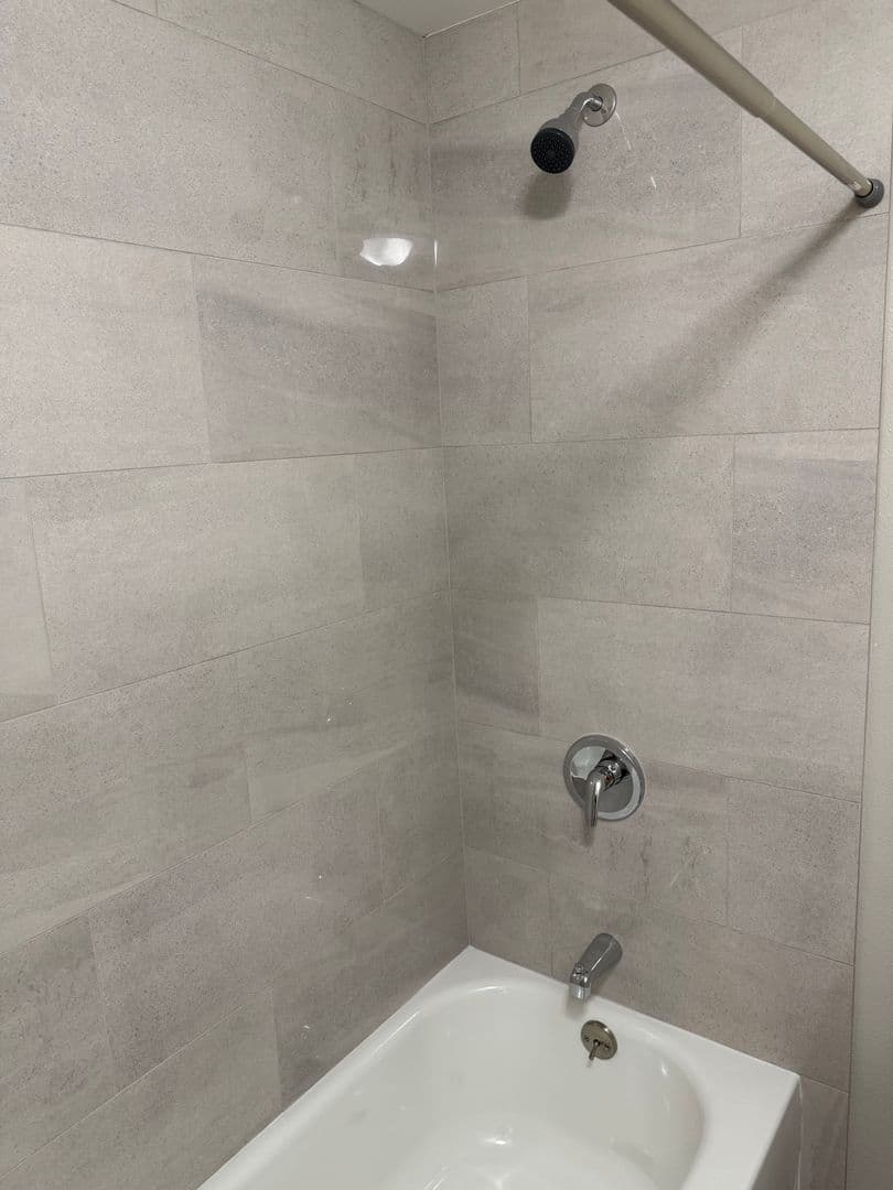 McMinnville Apartment: 605 NW Adams St.