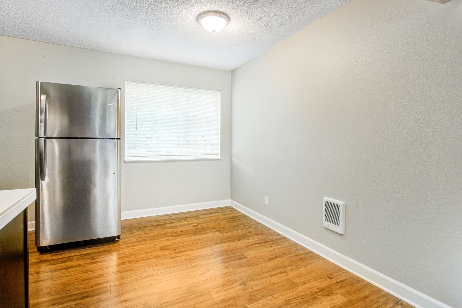 Milwaukie Apartment: 13306 SE Linden Ln