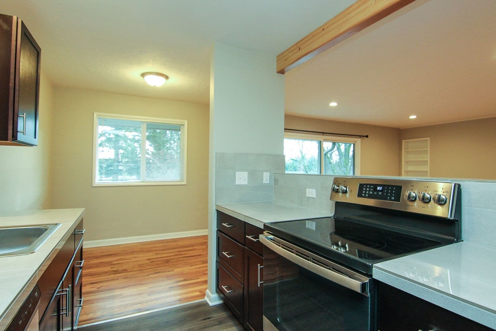 Portland Apartment: 8805 SW Cashmur