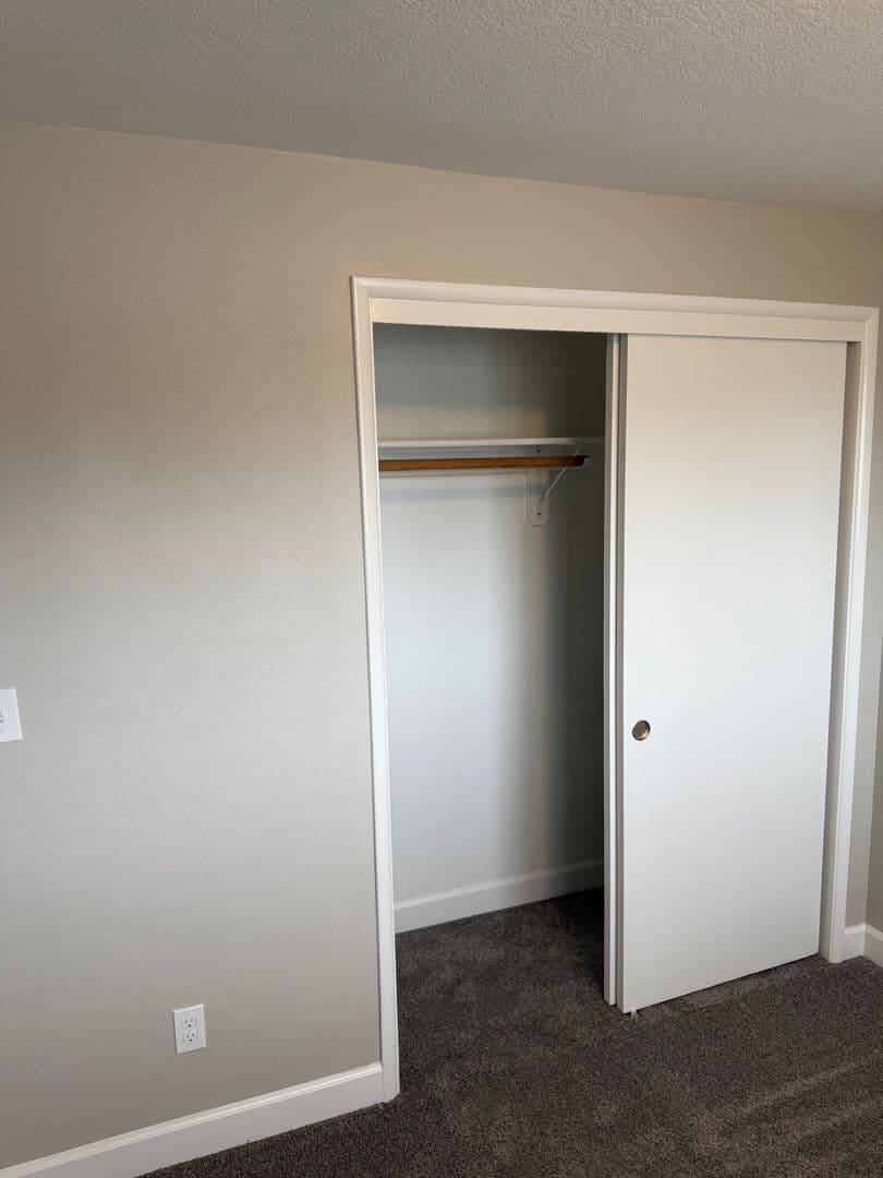 McMinnville Apartment: 605 NW Adams St.