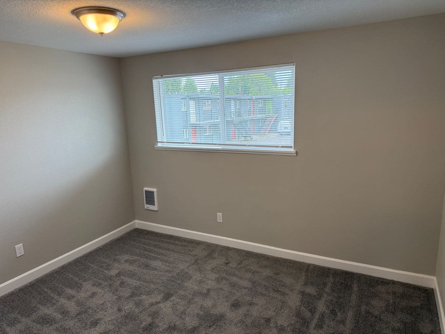 McMinnville Apartment: 605 NW Adams St.
