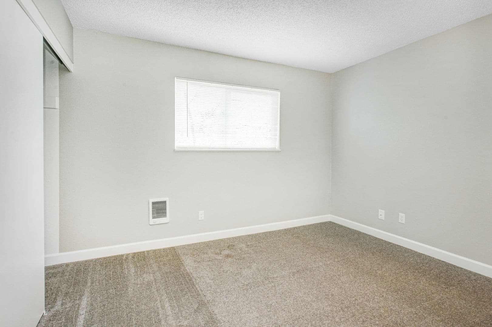 Milwaukie Apartment: 13306 SE Linden Ln