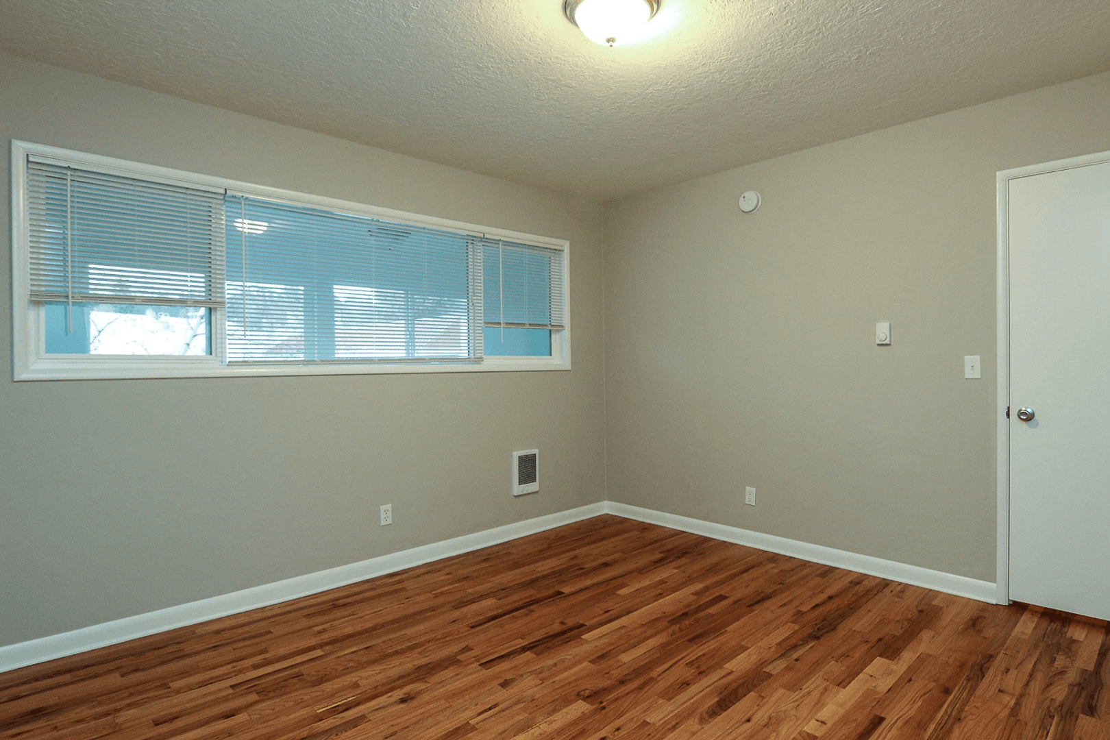 Portland Apartment: 8805 SW Cashmur