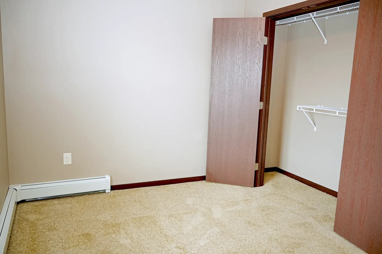 Glencoe Apartment: 2905 14th Street East