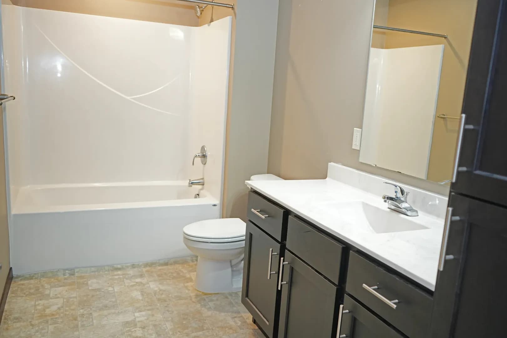 Glencoe Apartment: 2905 14th Street East