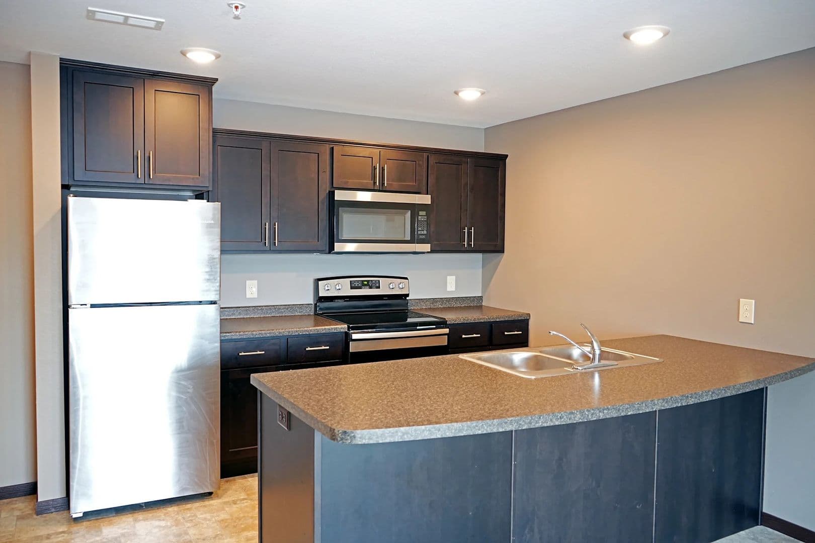 Glencoe Apartment: 2905 14th Street East