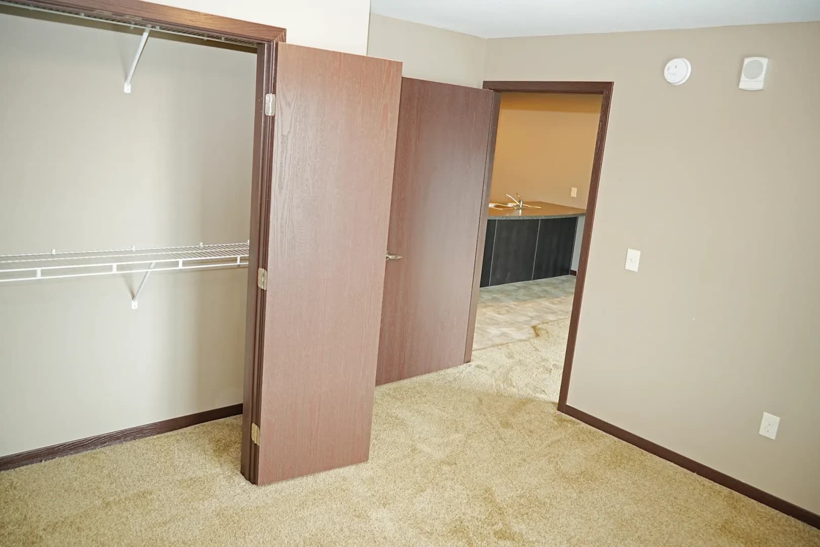 Glencoe Apartment: 2905 14th Street East