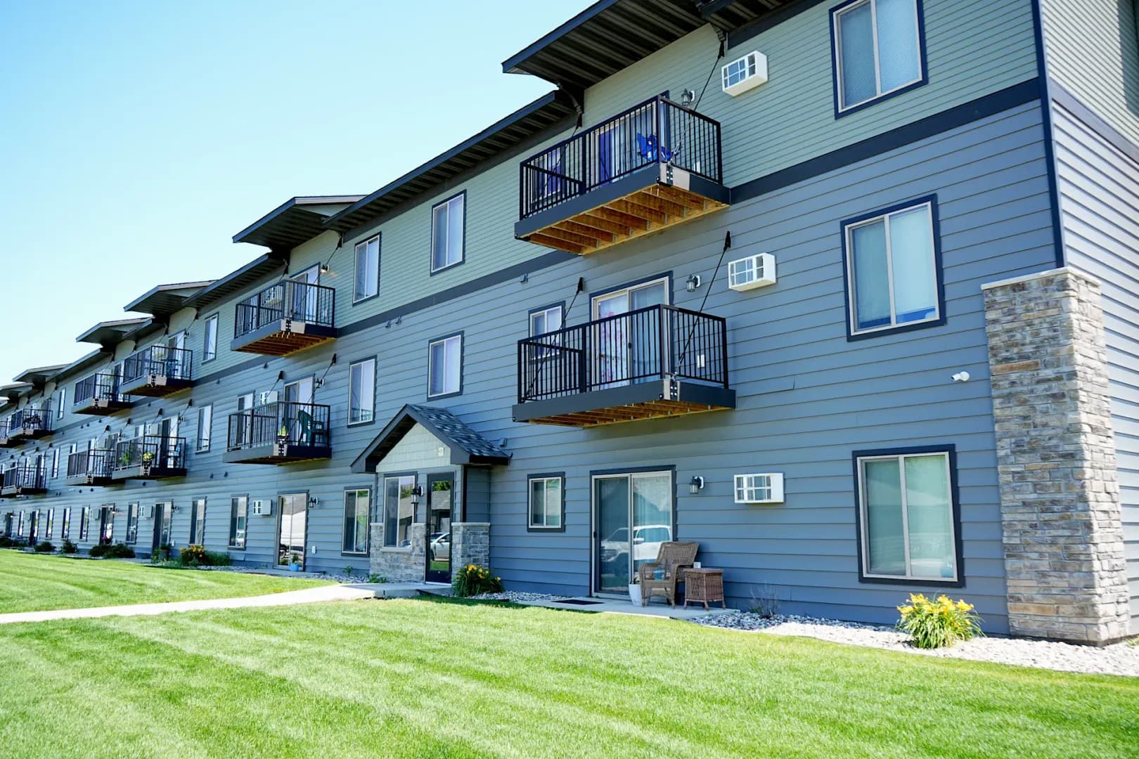 Glencoe Apartment: 2905 14th Street East