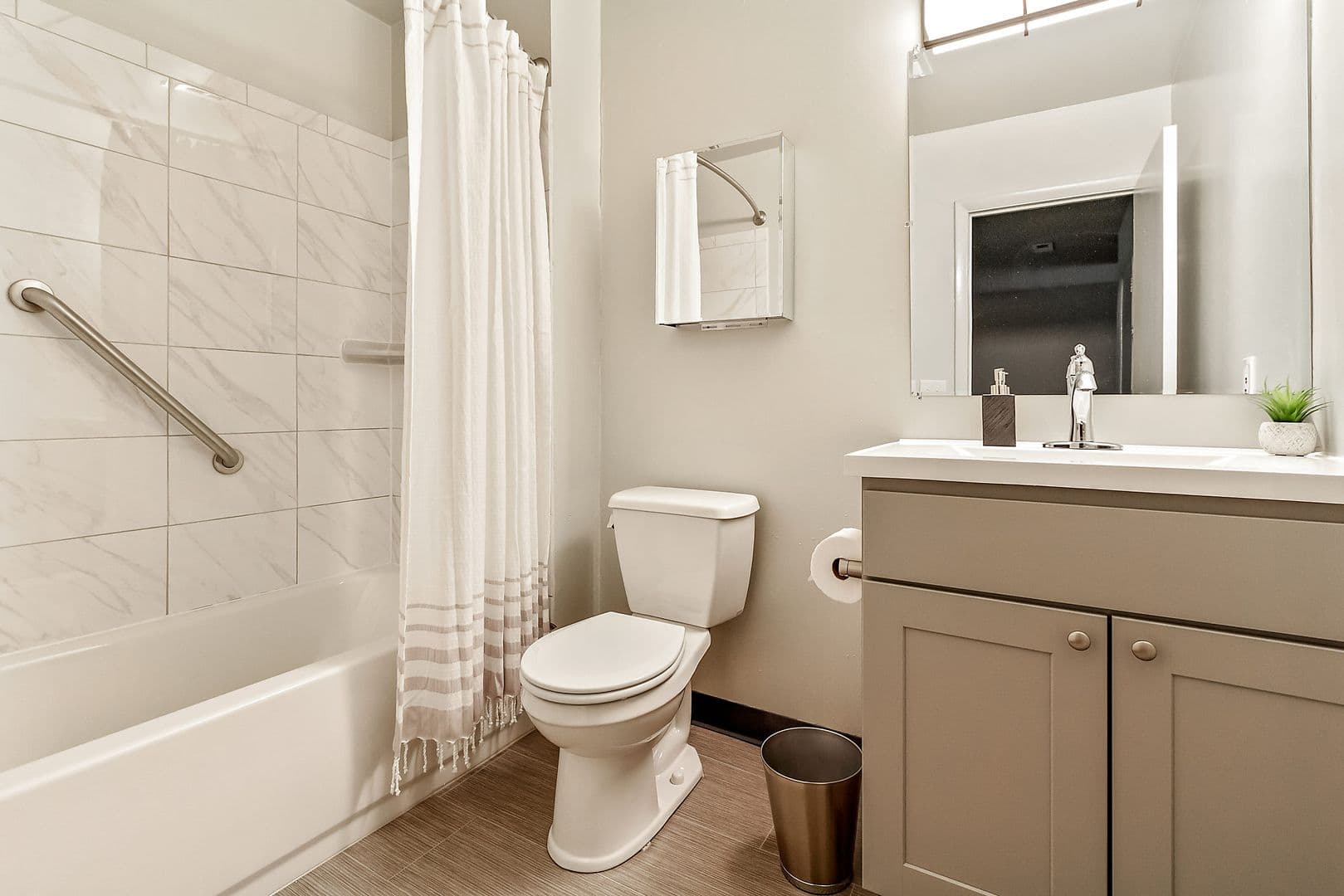 Edwardsville Apartment: 200 Gateway Drive