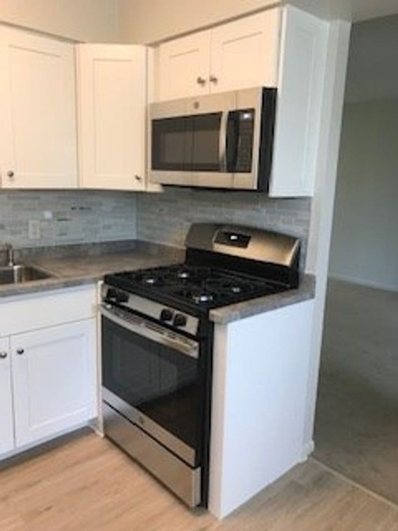 Edwardsville Apartment: 200 Gateway Drive
