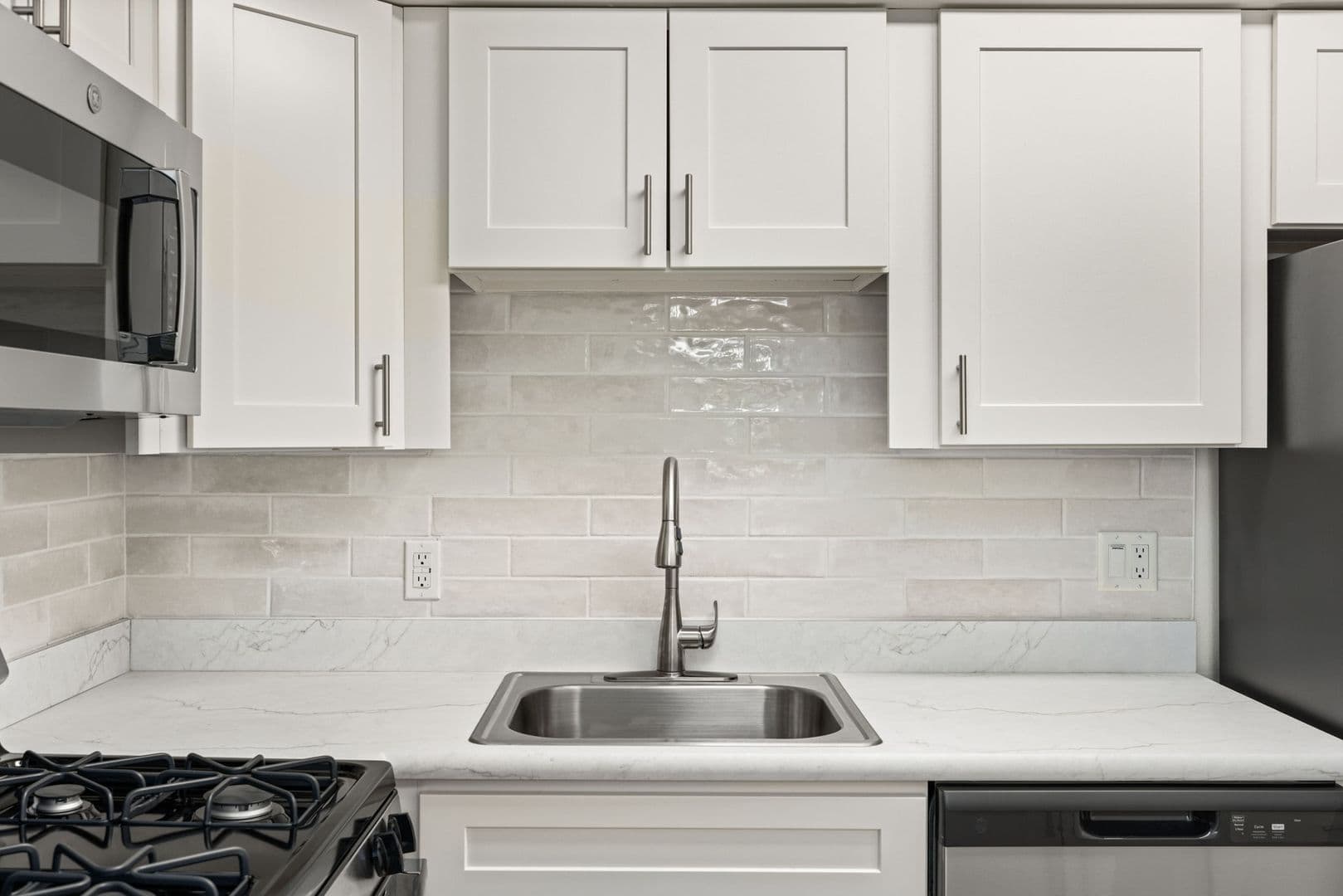Edwardsville Apartment: 200 Gateway Drive