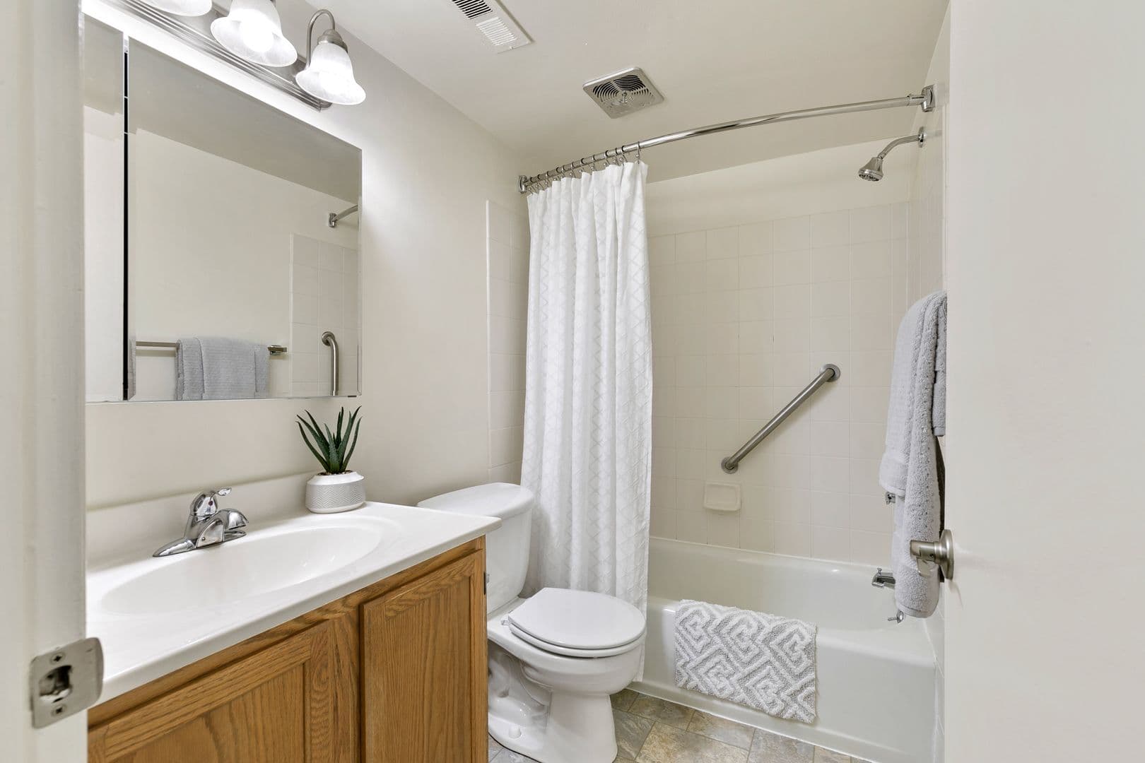 Lancaster Apartment: 1415 Spencer Avenue