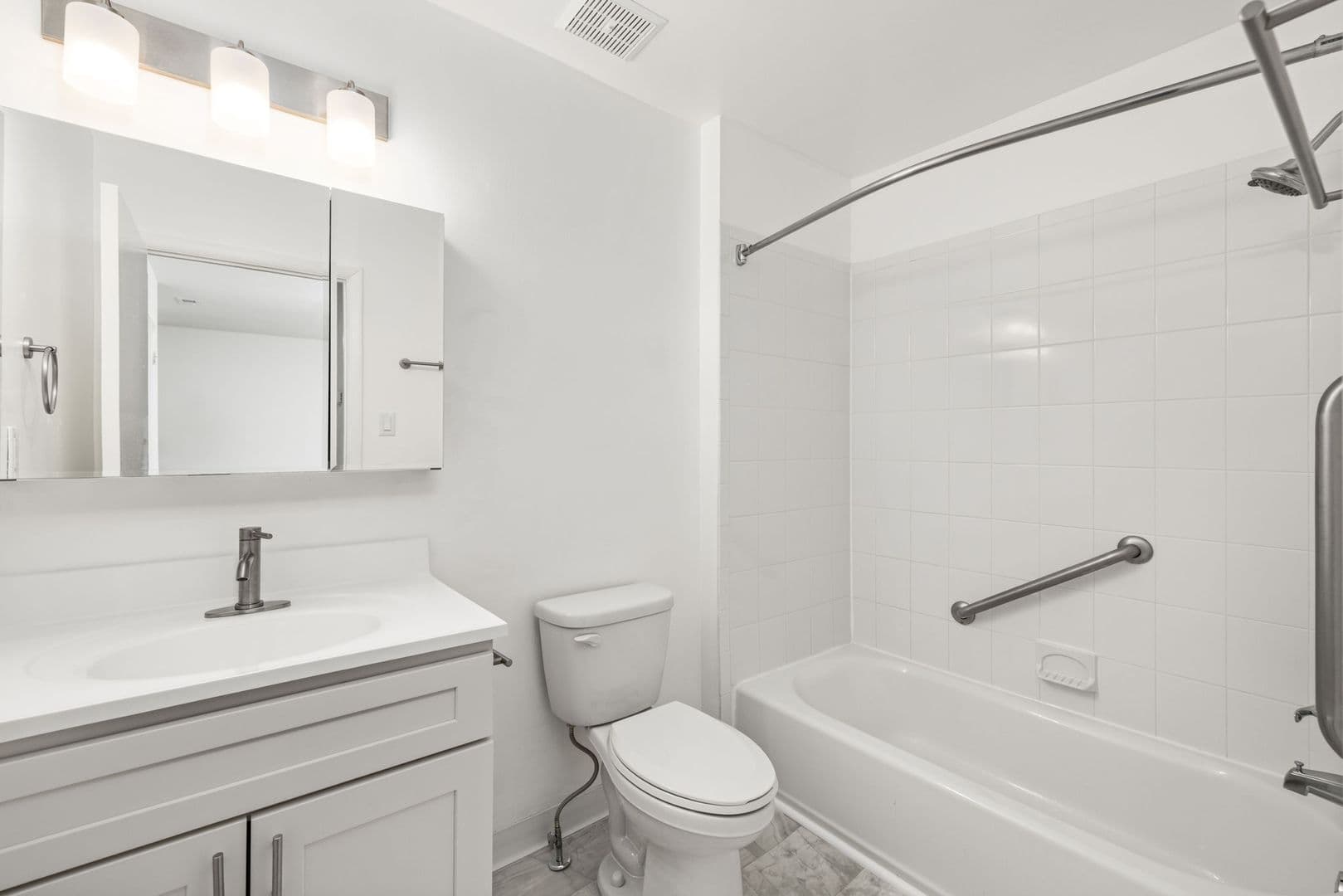 Edwardsville Apartment: 200 Gateway Drive