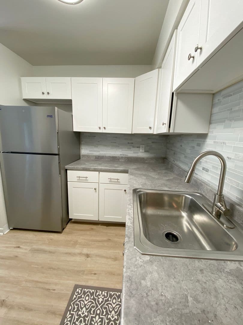 Edwardsville Apartment: 200 Gateway Drive