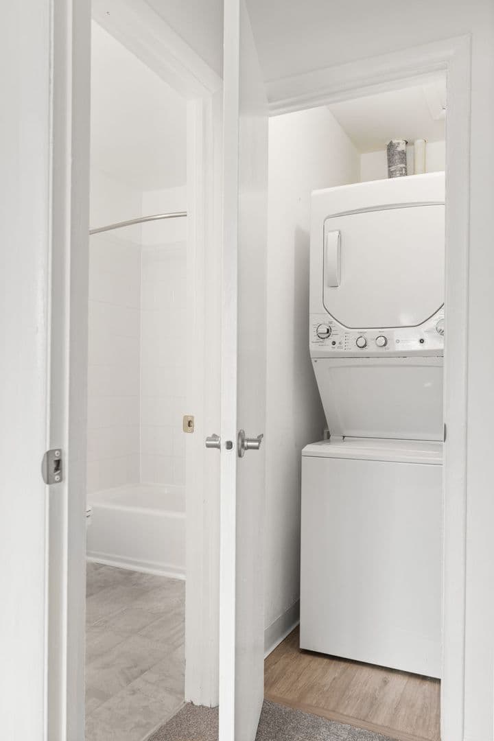 Edwardsville Apartment: 200 Gateway Drive