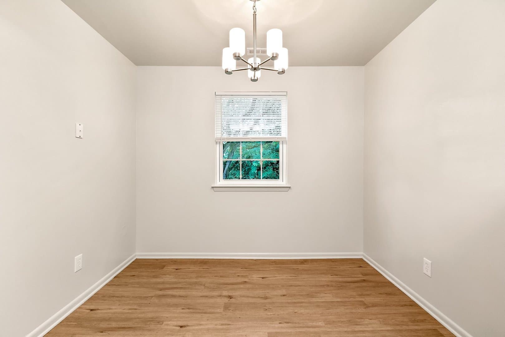Edwardsville Apartment: 200 Gateway Drive
