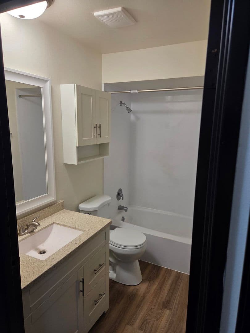Pewaukee Apartment: 1323 Meadowcreek Dr.