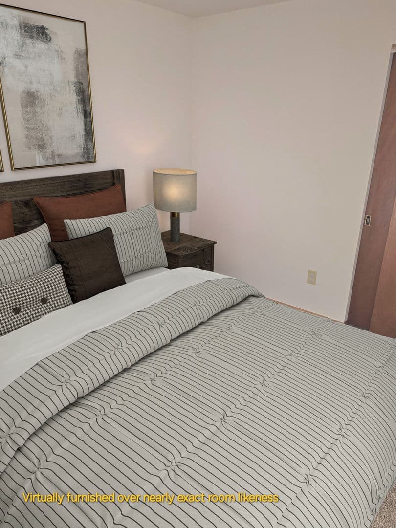 Pewaukee Apartment: 1373 Meadowcreek Dr.