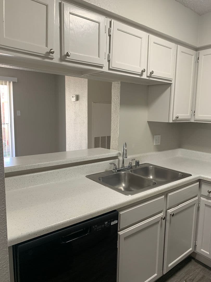 Lubbock Apartment: 7001 Utica Ave