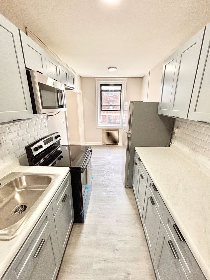 East Orange, Apartment: 162 Park Avenue