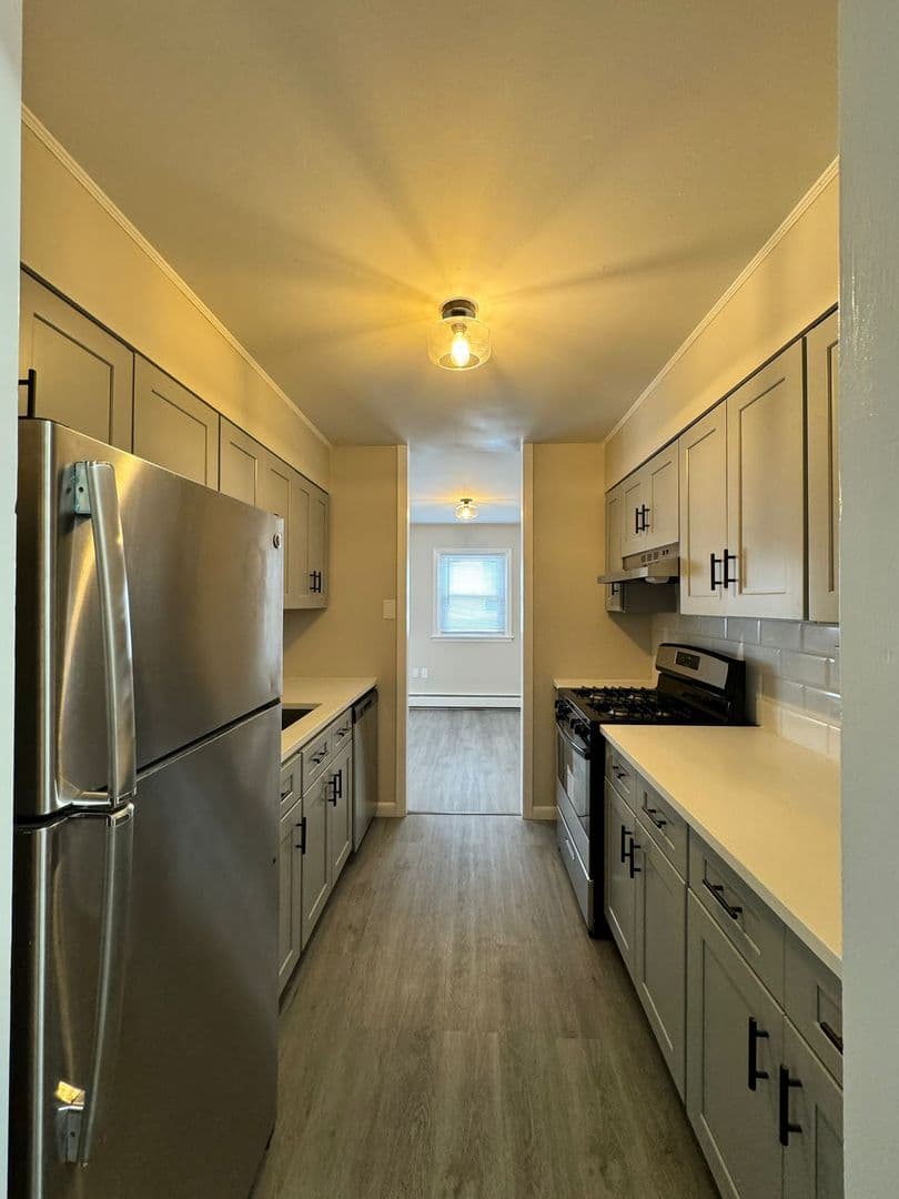 Stratford Apartment: 490-498 Sherwood Place