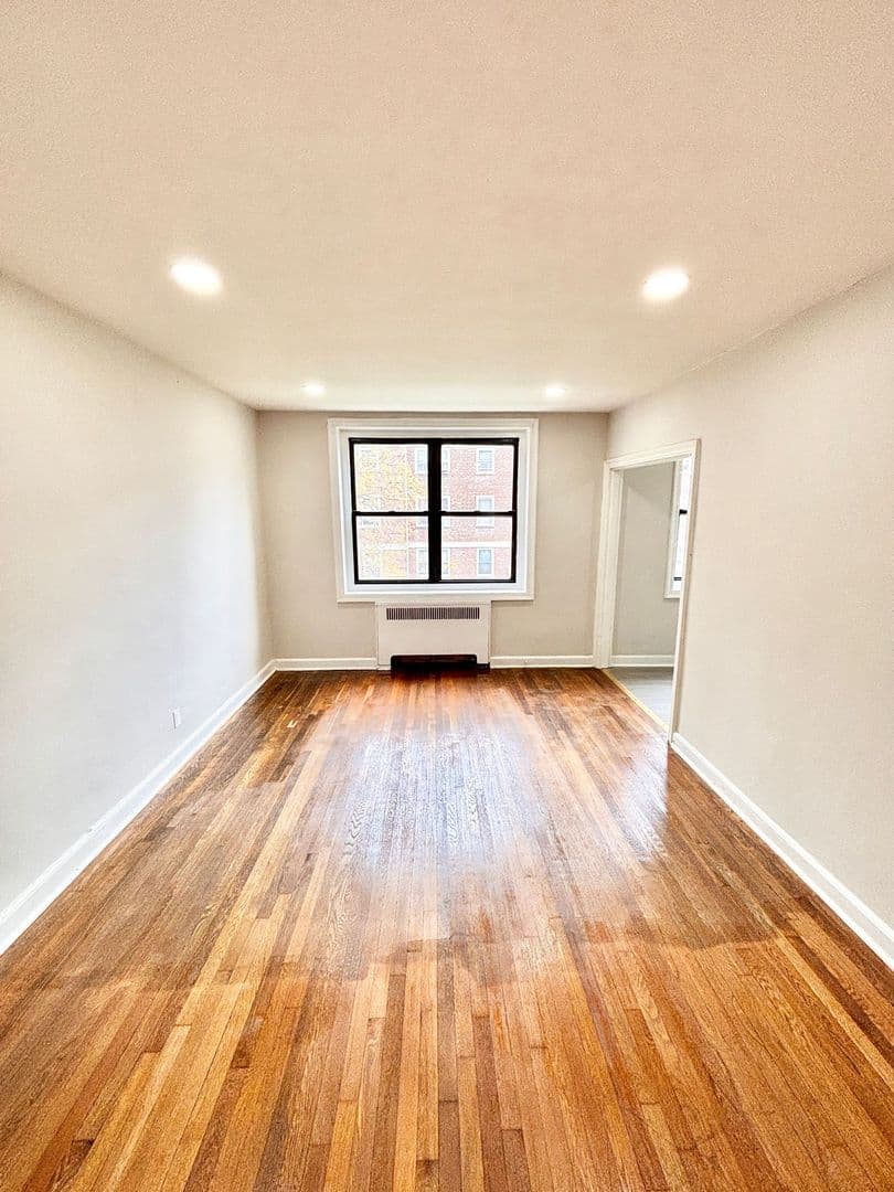 East Orange, Apartment: 162 Park Avenue