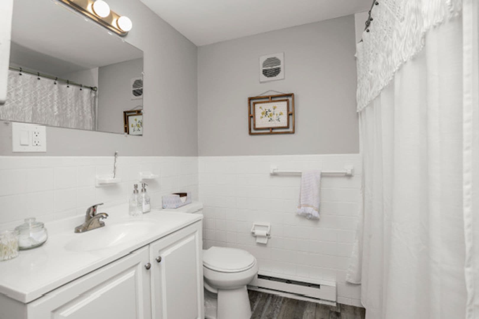 Stratford Apartment: 1126 Stratford Avenue