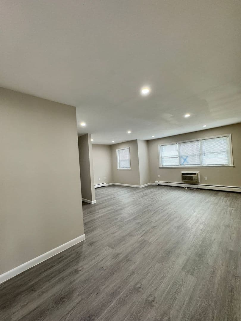 Stratford Apartment: 490-498 Sherwood Place