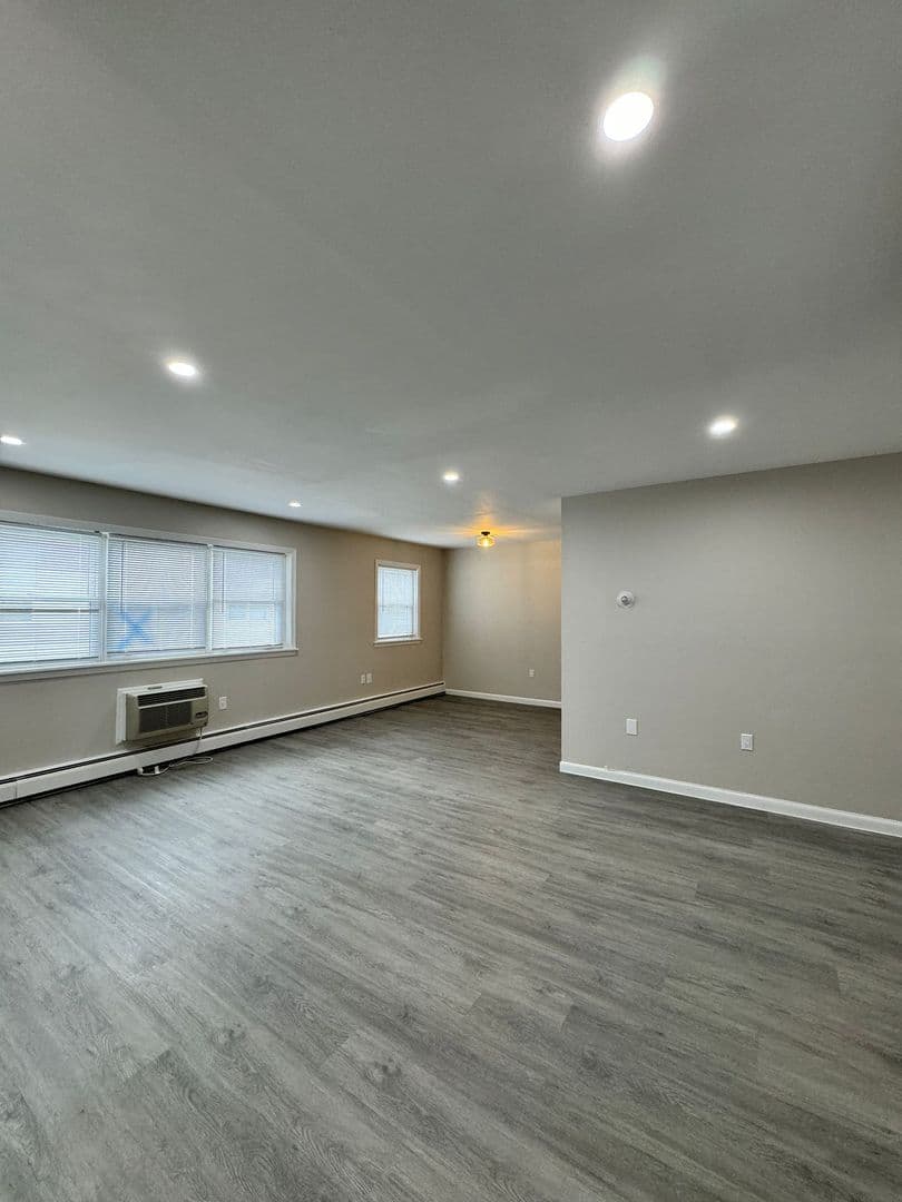 Stratford Apartment: 490-498 Sherwood Place