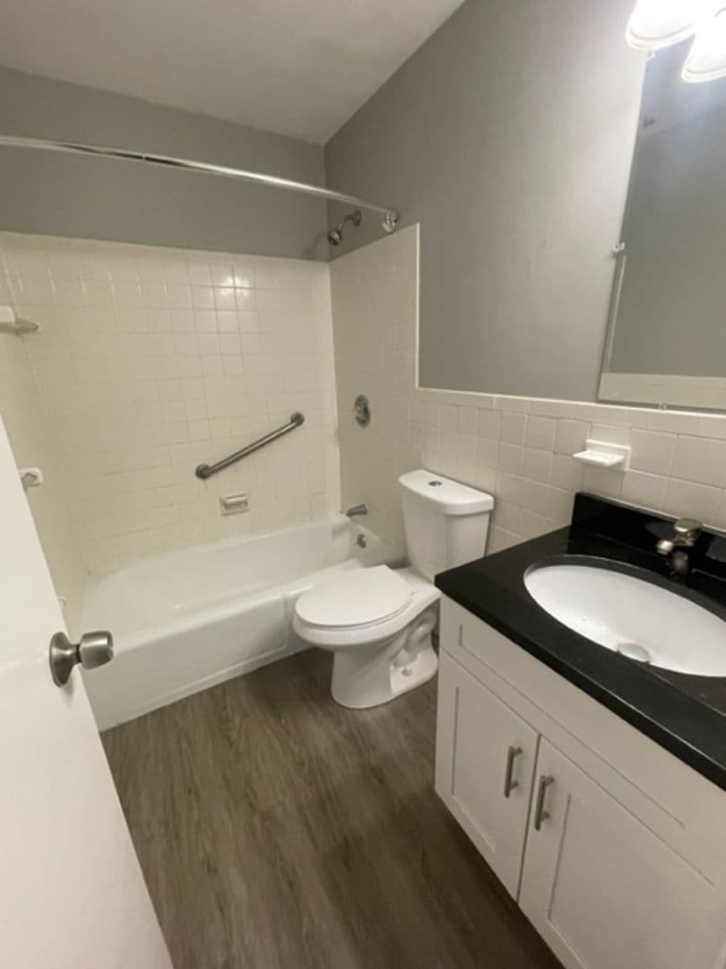 Stratford Apartment: 490-498 Sherwood Place