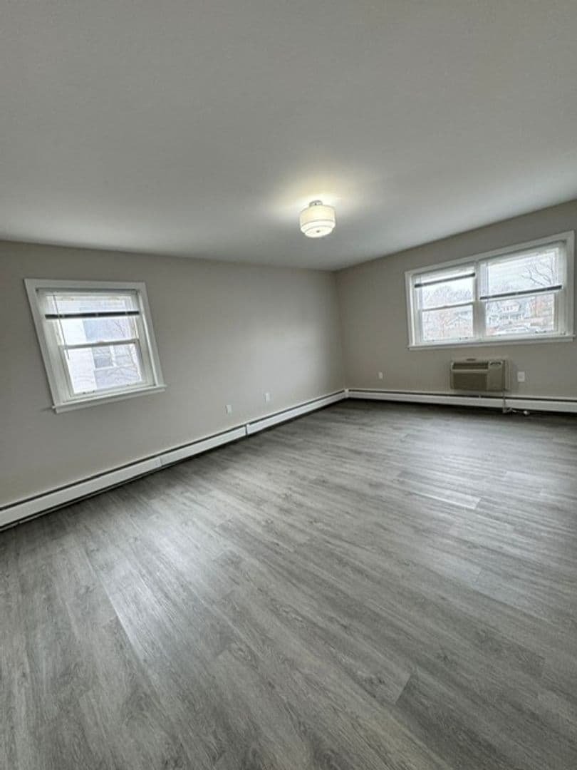 Stratford Apartment: 490-498 Sherwood Place