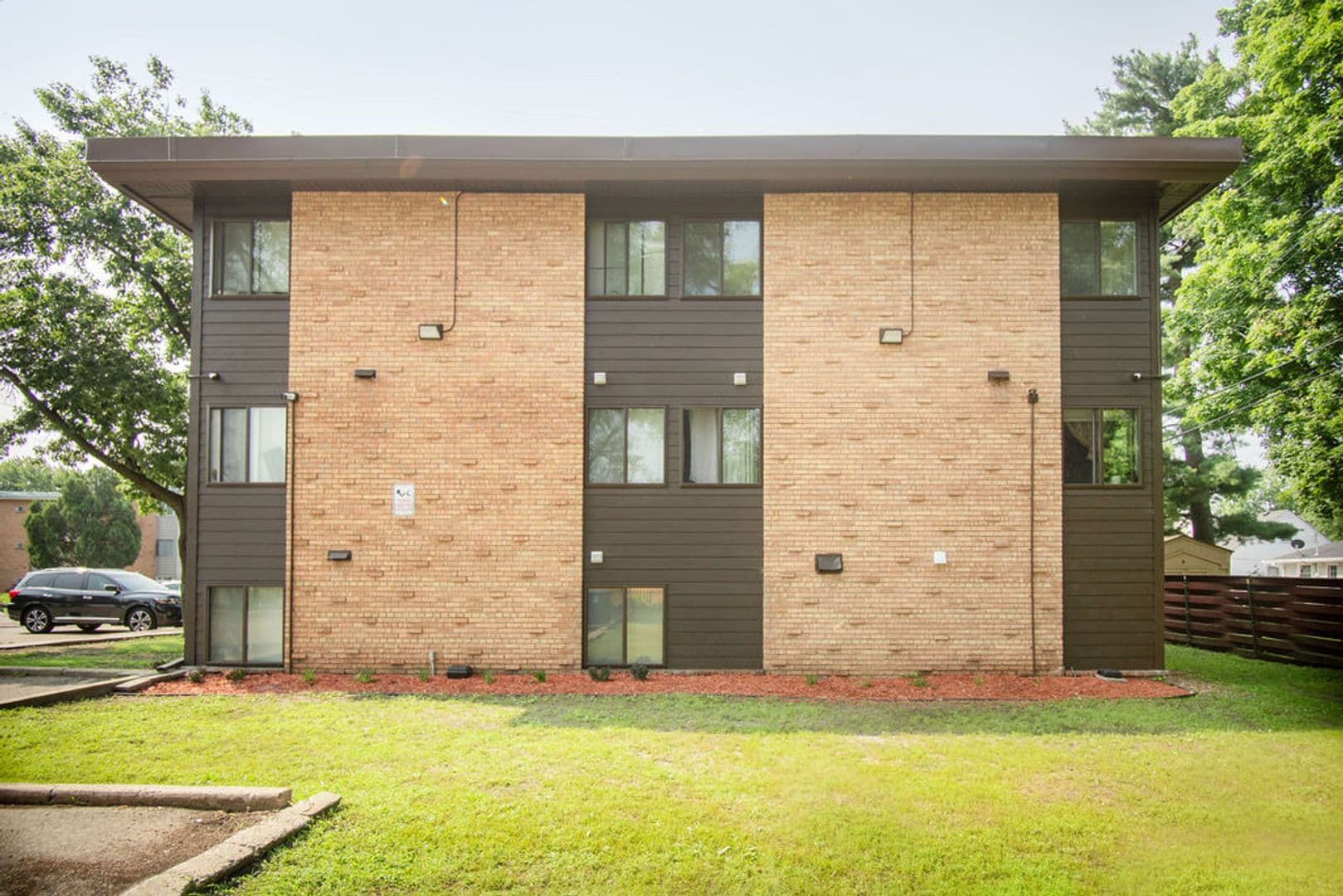 Richfield Apartment: 424 E 73rd St