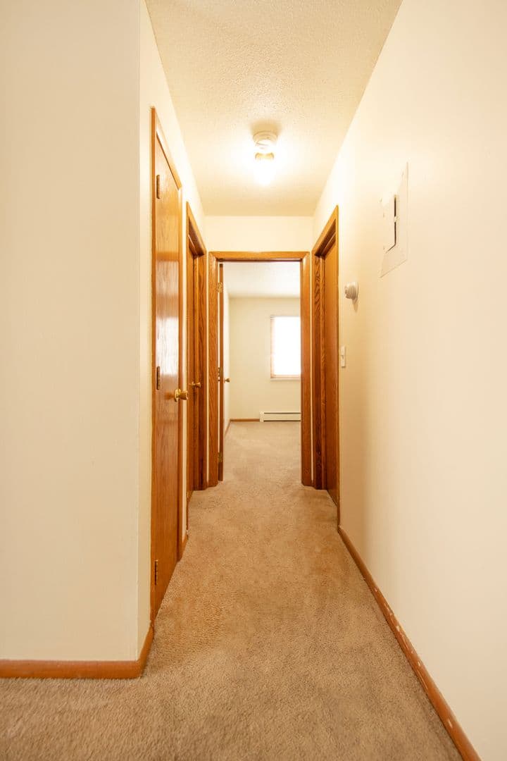Elk River Apartment: 18594 Gary St