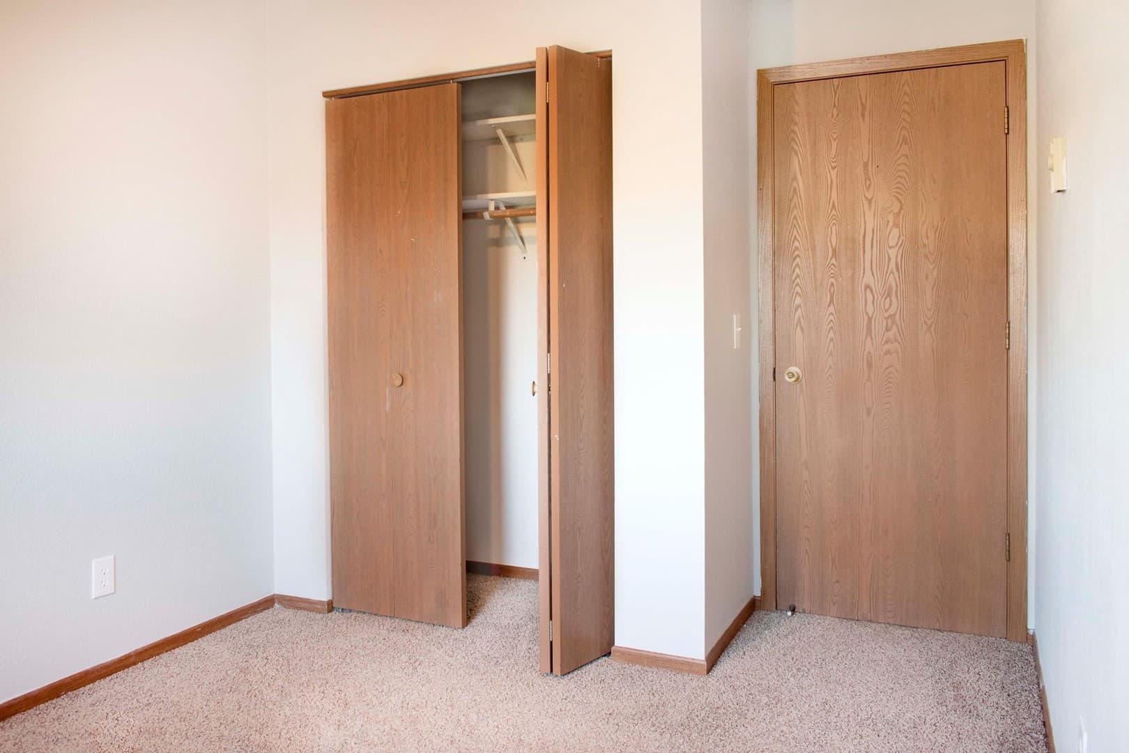 St. Bonifacius Apartment: 4075 Tower St