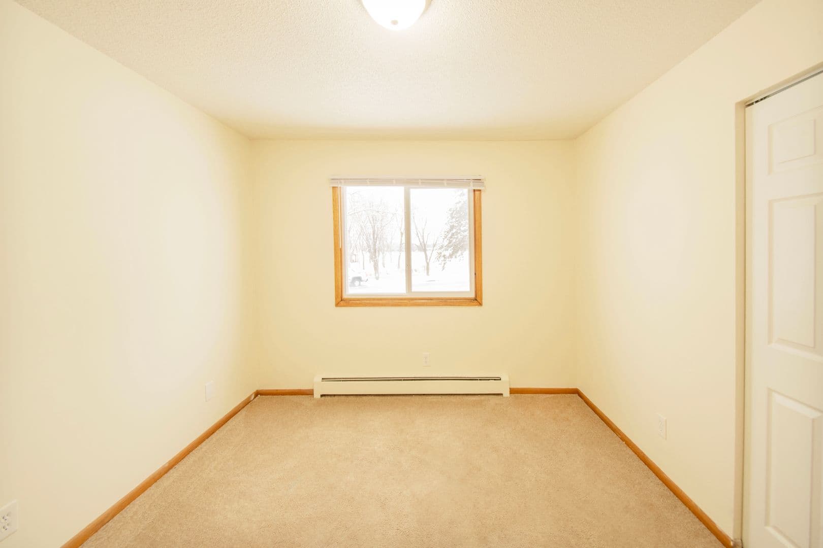 Elk River Apartment: 18594 Gary St