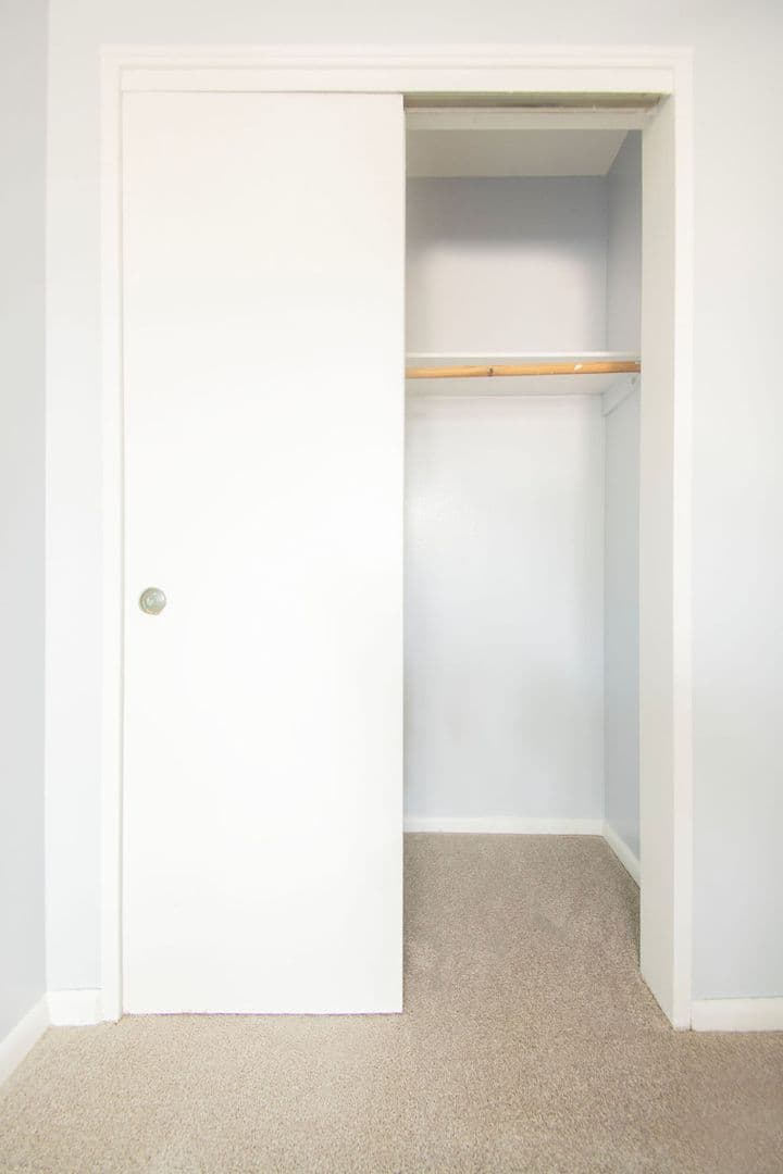 Richfield Apartment: 424 E 73rd St
