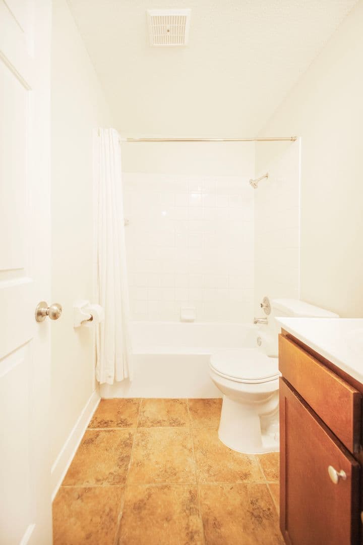 Plymouth Apartment: 17210 County Rd 6