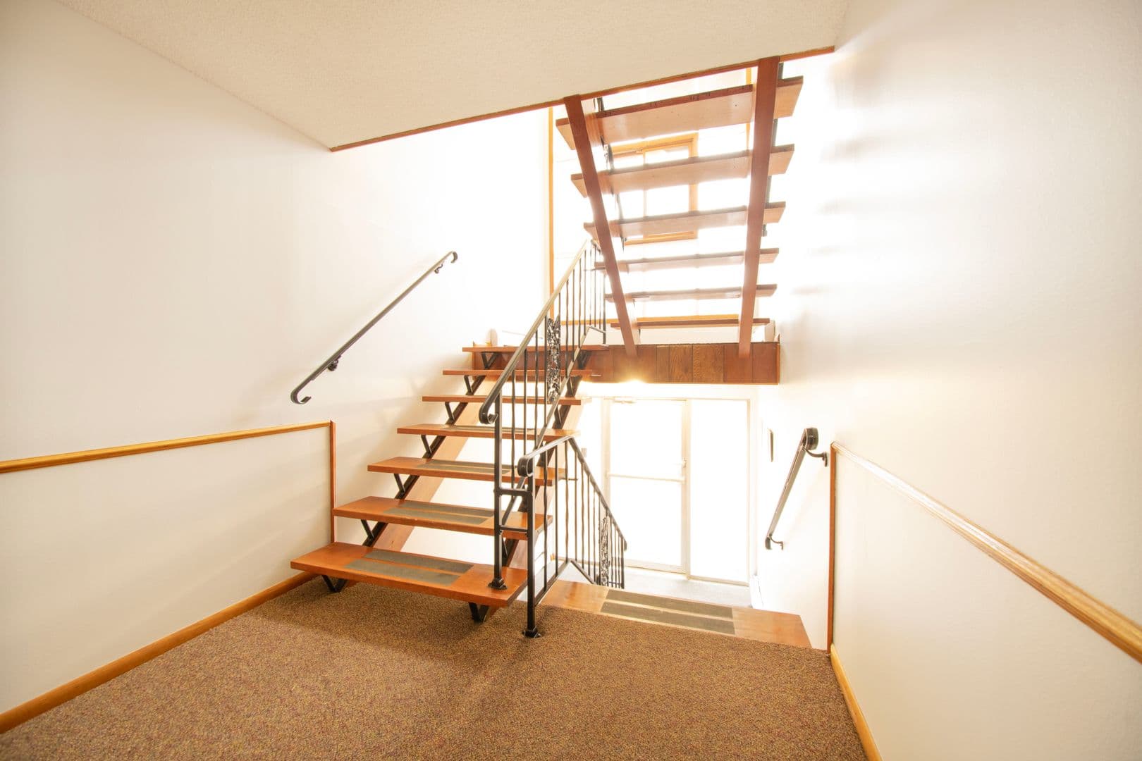 Excelsior Apartment: 818 3rd Ave S